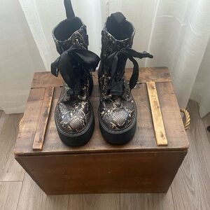 Chic Faux Snake Print Combat Boots Size 7